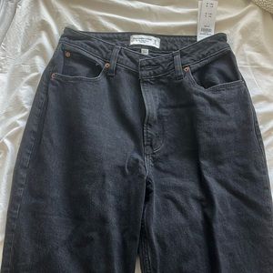 Abercrombie Curve Love High Rise 90s Relaxed Jeans in Black, NWT size 29 long